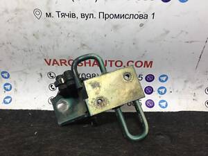 Петля двері задньої правої нижня Volkswagen Passat B5 3B4833412B 12995