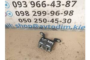 Петля двери задняя верхняя правая 82400ZP80A Nissan Navara D40 2005-2014