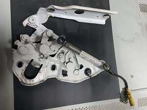 Петля капота з піропатроном 760823301E Volkswagen Touareg 2022