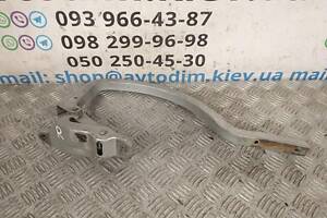 Петля крышки багажника правая седан 57520AG0019P Subaru Legacy 03-06