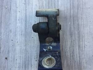 Петля задняя правая верхняя Skoda Fabia 1, б/у.