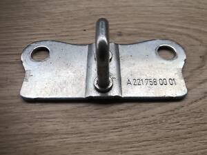 Петля замка багажника Mercedes w221, S-класс