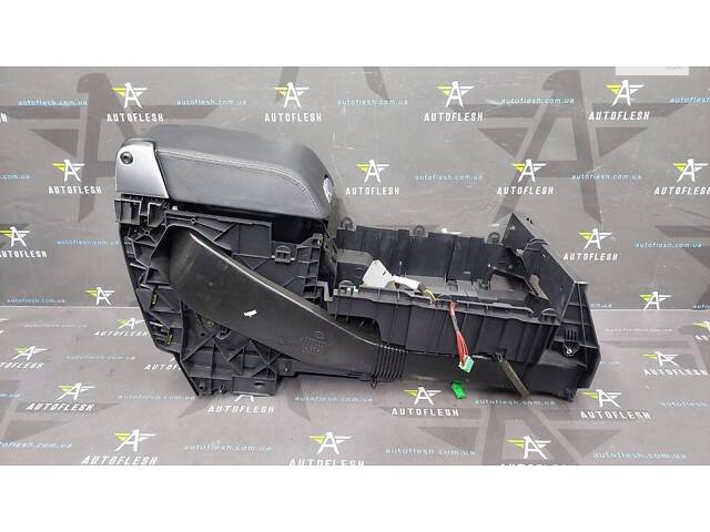 Подлокотник FJB500970PVJ, FJB500970SMS черная кожа Land Rover Range Rover Sport L320 бу