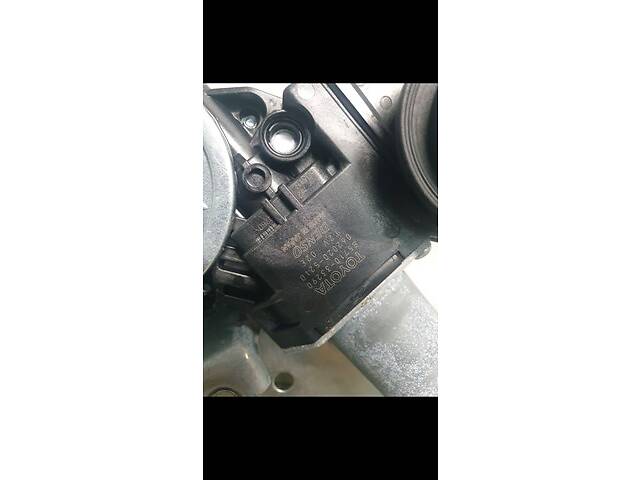 Подъемник задней левой дверцы с мотором, отдельно мотор 2210 грн. TOYOTA 8571033290 - Фото 1