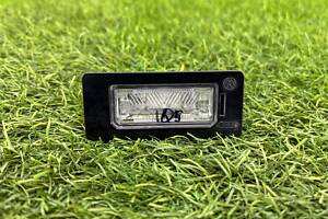 Плафон подсветки номера Audi Q5 8R 3.2 CALB 2012 задн. (б/у)