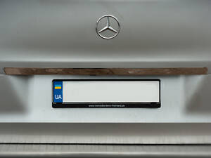 Планка над номером широкая (нерж) Carmos - Турецкая сталь для Mercedes Vito/V-class W447 2014-2024 гг