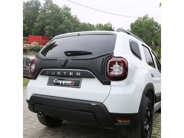 Пластиковая накладка на крышку багажника (1 деталь) для Dacia Duster 2018-2024 гг - Фото 1