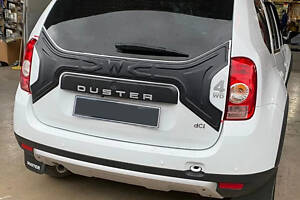 Пластиковая накладка на крышку багажника для Dacia Duster 2008-2018 гг