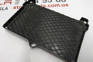 Пластиковый лоток под АКБ AWD Tesla model S REST 1028668-00-E