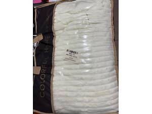 Плед шарпей молочного цвета