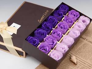 Подарунковий набір мила у вигляді пелюсток троянд, мильні троянди 18 шт. фіолетові — ароматне мило-подарунок RESTEQ