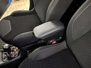Підлокітник (з пластиковим адаптером на підсклянник) для Citroen C-3 2009-2016 рр
