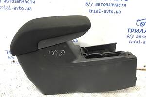 Подлокотник Mitsubishi Outlander 1 2.4 БЕНЗИН 4G69 2001 (б/у)