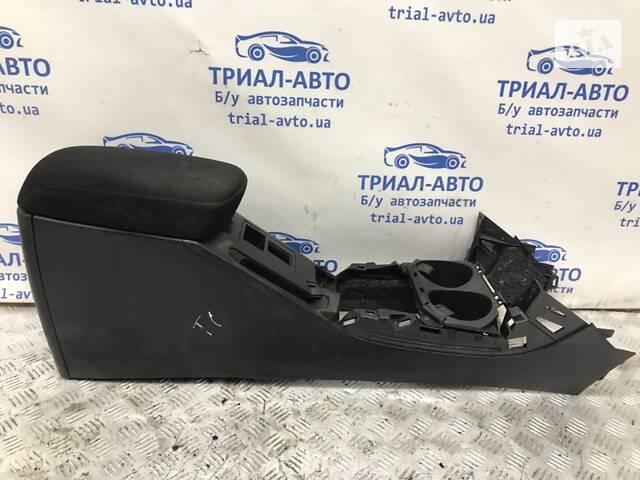 Подлокотник Toyota Rav 4 2.2 DIESEL 2ADFTV 2005 (б/у)