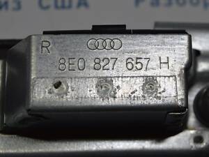 Подсветка номера правая Audi A8 D4 10-17 8E0827657H