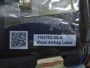 Подушка безпеки airbag колінна пасажирська права Tesla Model 3 18- черн 1077826-00-D