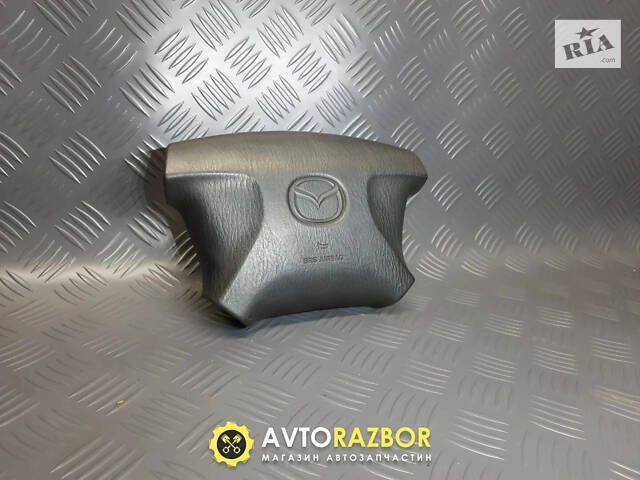 Подушка безопасности руля AIRBAG водителя B25F57K00A00 на Mazda 323 BJ, 323F 1998-2004 год