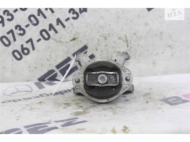 Подушка КПП Audi 8E0399115F