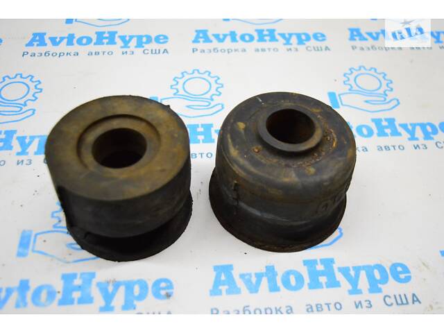 Подушка кузова Toyota Sequoia 2008-2022 третья 52205-0C080