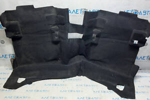Покрытие пола зад Chrysler 200 15-17 черный, отклеилась подкладка, под химчистку