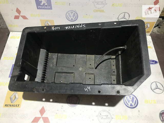 Полка под аккумулятор Mercedes Sprinter W906 2006-2018 A9066200131