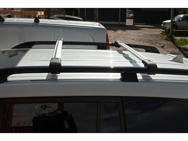 Поперечный багажник на обычные рейлинги WingBar V1 (с ключем) Серые для BMW X6 E-71 2008-2014 гг - Фото 2