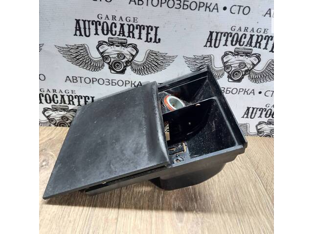 Попільничка прикурювач перед VW GOLF IV 1J0857961G