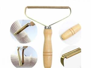 Портативна щітка-бритва для видалення ковтунців і ворсу з речей.