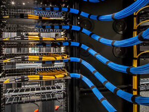 Услуги монтажа и настройки сетей, видеонаблюдения и умных систем.