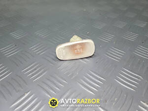 Повторитель поворота на крыле 8173053010 на Toyota Yaris, Yaris Verso 1999-2005 год