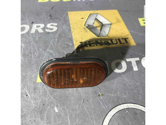 Повторитель поворота Renault Master 8200194580 7700847333