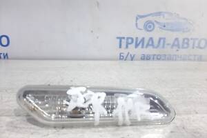 Повторитель поворотника правый Kia Sorento XM 2.0 DIESEL 2009 (б/у)