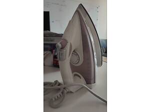 Праска б/у в робочому стані Tefal TurboPro Anti-Calc FV5677