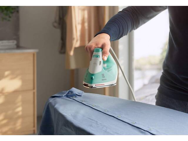 Праска Electrolux , 2200Вт, 250мл, паровий удар 90гр, нерж. сталь, зелено-білий (E5SI2-2AM) - Фото 4