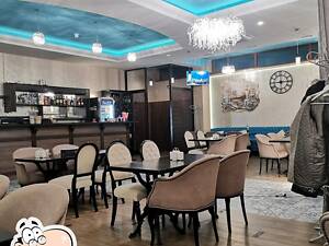 Працівник у Кафе Туркіш Сіті