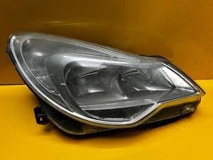 права фара Opel Corsa D 2011-2014 є дефект