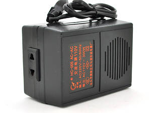 Перетворювач напруги трансформаторний 300W Input 220 V/Output 110V, + універсальна розетка Понижувальний адаптер 220 110