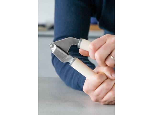 Прес для часнику KitchenAid Coreline KAG132OHACE 19 см кремовий - Фото 6