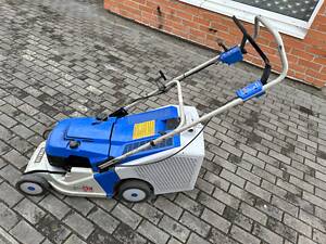 Продам бензиновую газонокосилку марки Yamaha мощность 2.6 KW.