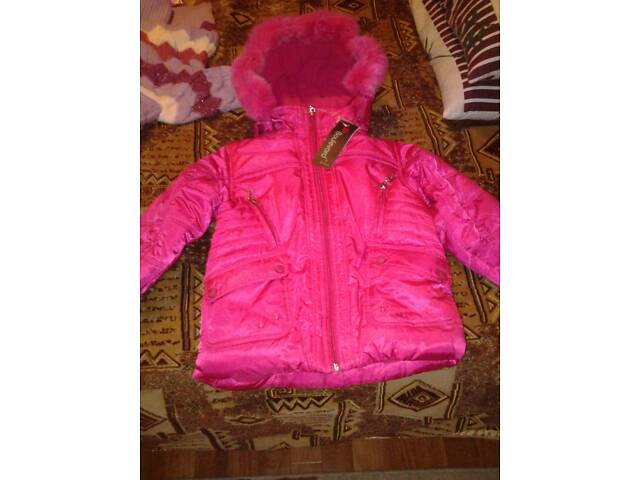 Продам новую курточку для девочки 3-4 года