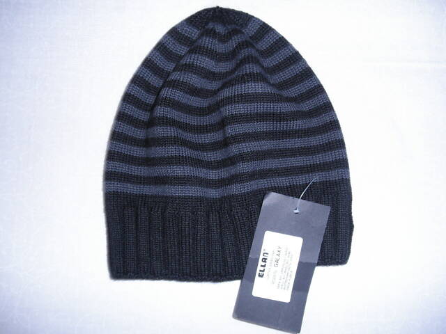 Продам новую вязанную, двойная вязка, мужская шапочка