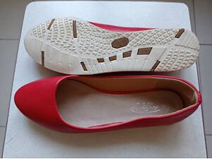 Продам нові жіночі балетки.