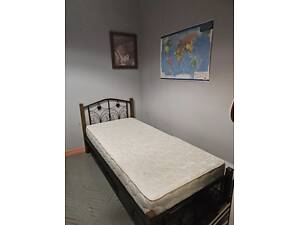 Продам односпальне ліжко з матрасом