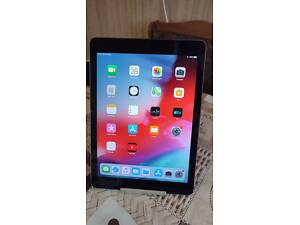 Продам планшет Apple iPad Air Wi-Fi 1/16GB,гарний стан.