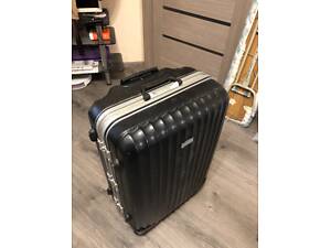 Продам валізу на колесах.