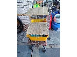 Продам велику клітку для тваринок