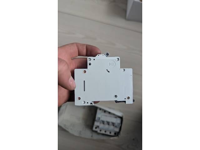 Продаю автоматичний вимикач EATON PL6-C16/1, 16А - Фото NaN