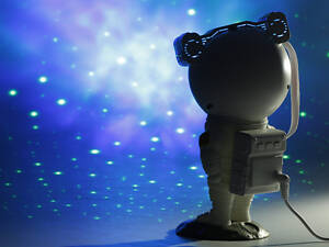 Проектор нічник Космонавт із проекцією зоряного неба з пультом і USB