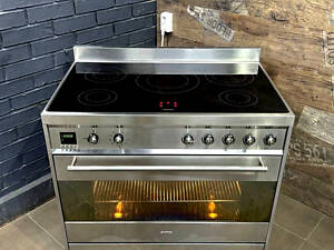 Профессиональная кухонная плита SMEG CE9IMX Индукционная поверхность, двойная конвекция, гриль и все удобства.