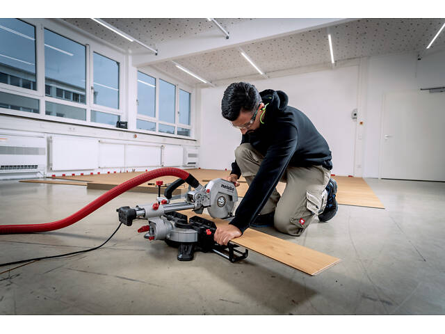 Професійна торцювальна пила з протяжкою Metabo KGS 216 M New: 1500 Вт, глибина різу 70мм, диск 216 x 30 мм, - Фото 7